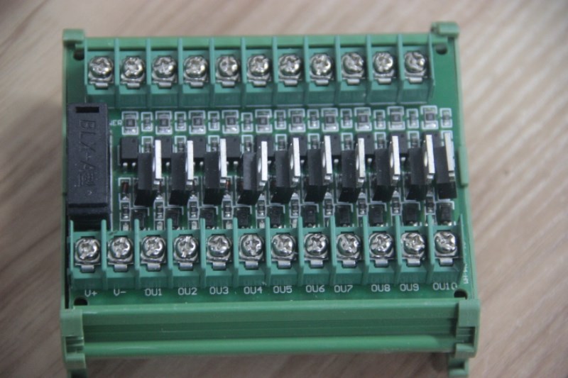 10 way PLC amplifier board isolation board 2 NPN package into the PNP out of the band module