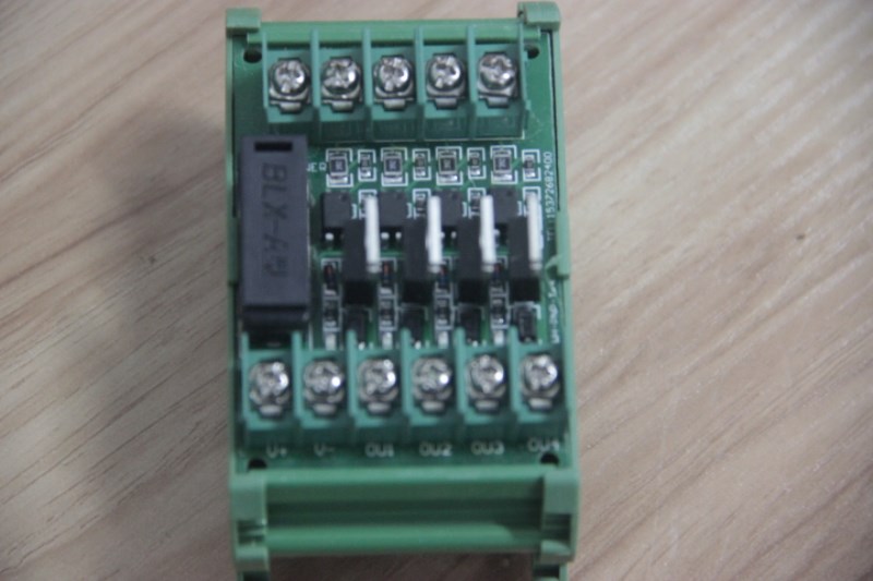 4 way PLC amplifier board isolation board NPN into the PNP out of the band module