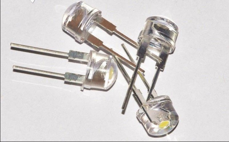 100PCSLOT 8mm straw hat LED lamp bead are white light 0.5W F8MM power 0.5W hat light-emitting diode 3.0-3.2 6000-8000K